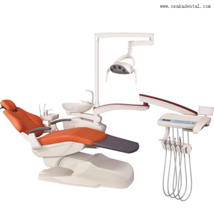 Unidade montada montada da cadeira odontológica moderna com a lâmpada do sensor